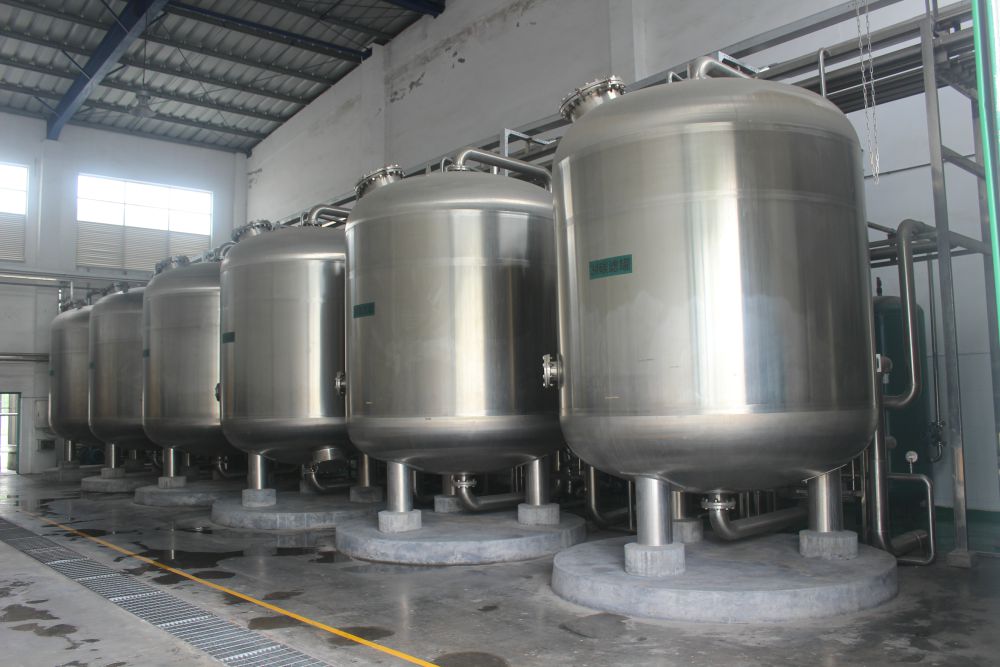 廣州某某(mou)啤(pi)酒100噸過(guo)濾(lv)輭化(hua)水(shui)工程