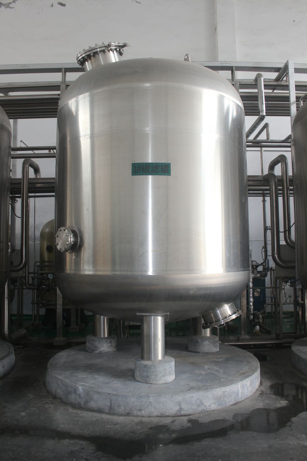 廣(guang)州某(mou)某(mou)啤酒100噸(dun)過濾(lv)輭(ruan)化(hua)水工程