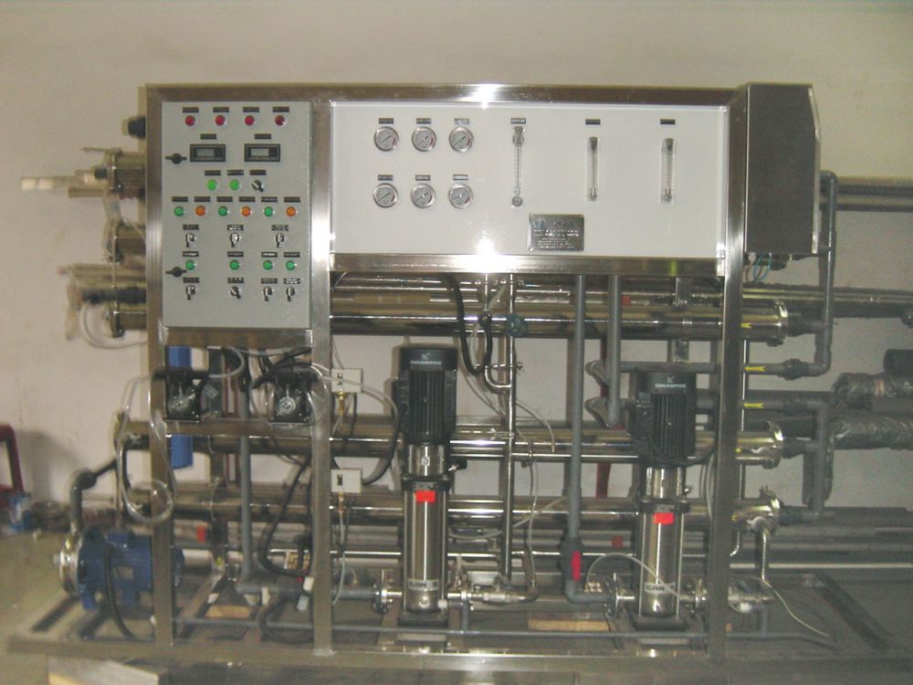 小(xiao)型反(fan)滲透(tou)主機(ji)